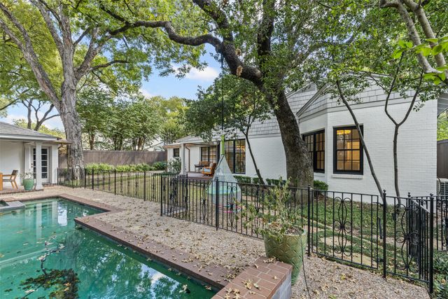 3708 Cresthaven Terrace, Fort Worth, TX 76107