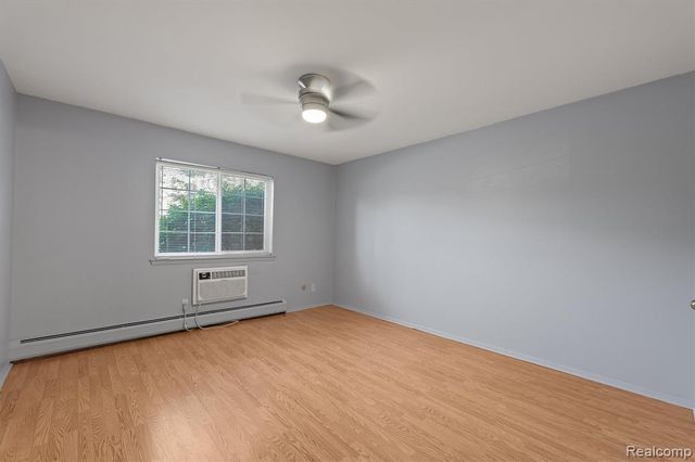 2400 Parmenter Boulevard 104, Royal Oak, MI 48073