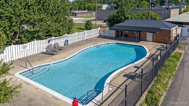 2400 Parmenter Boulevard 104, Royal Oak, MI 48073