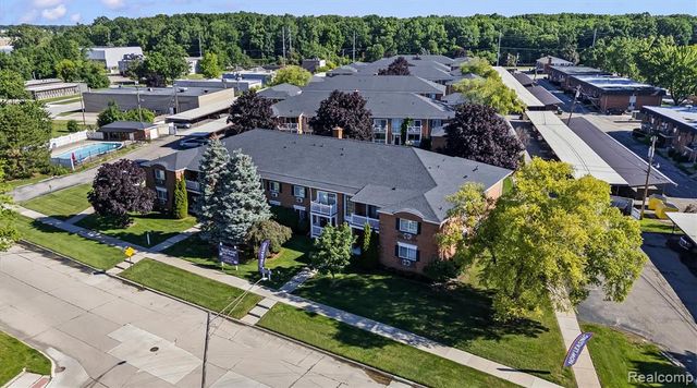 2400 Parmenter Boulevard 104, Royal Oak, MI 48073