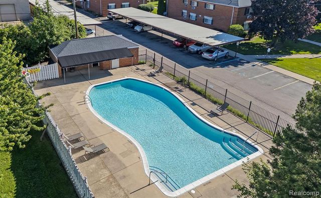 2400 Parmenter Boulevard 104, Royal Oak, MI 48073
