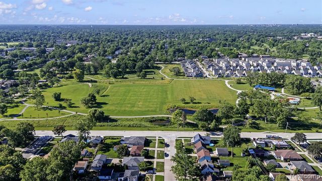 2400 Parmenter Boulevard 104, Royal Oak, MI 48073