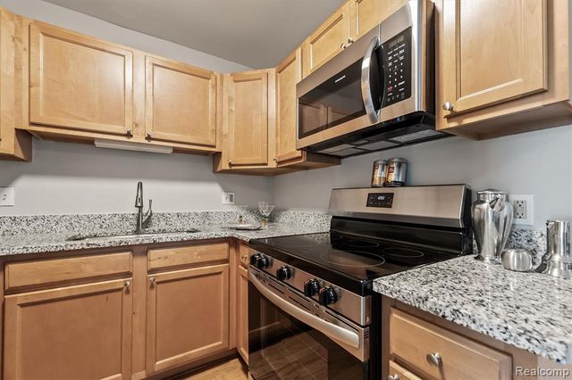 2400 Parmenter Boulevard 104, Royal Oak, MI 48073