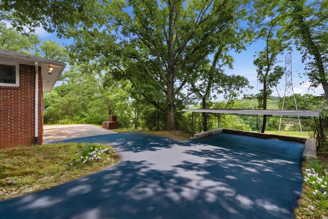 827 Redwood Dr, Nashville, TN 37220