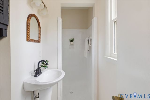 1946 Bishop St, Petersburg, VA 23805