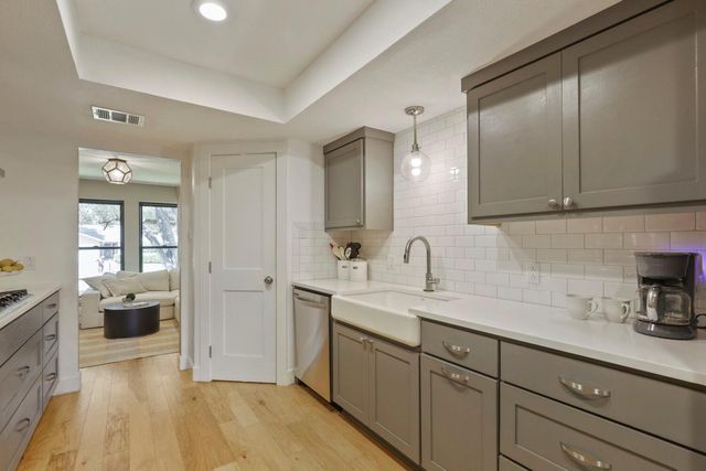 4103 Oak Creek DR, Austin, TX 78727