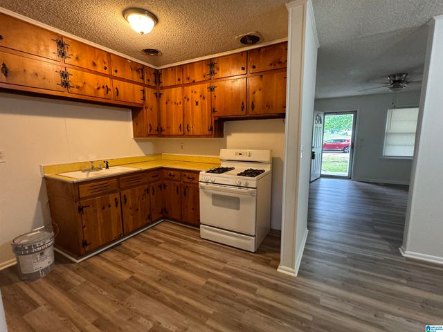 1644 4TH WAY NW, Center Point, AL 35215