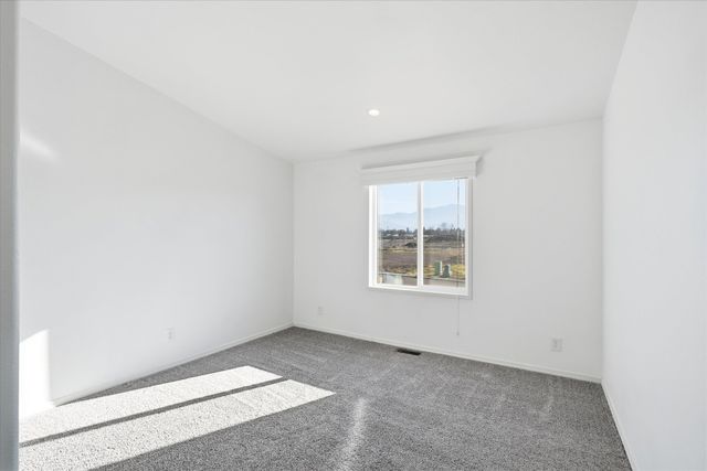 300 Luman Road 197, Phoenix, OR 97535