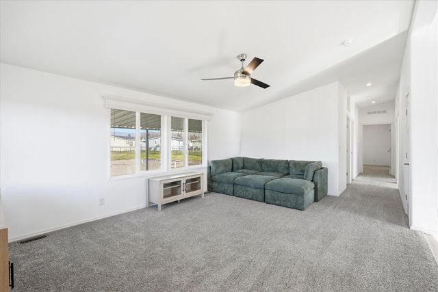 300 Luman Road 197, Phoenix, OR 97535