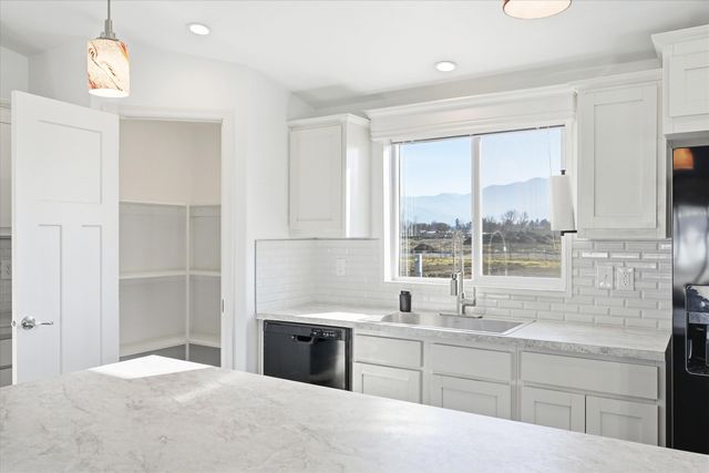 300 Luman Road 197, Phoenix, OR 97535