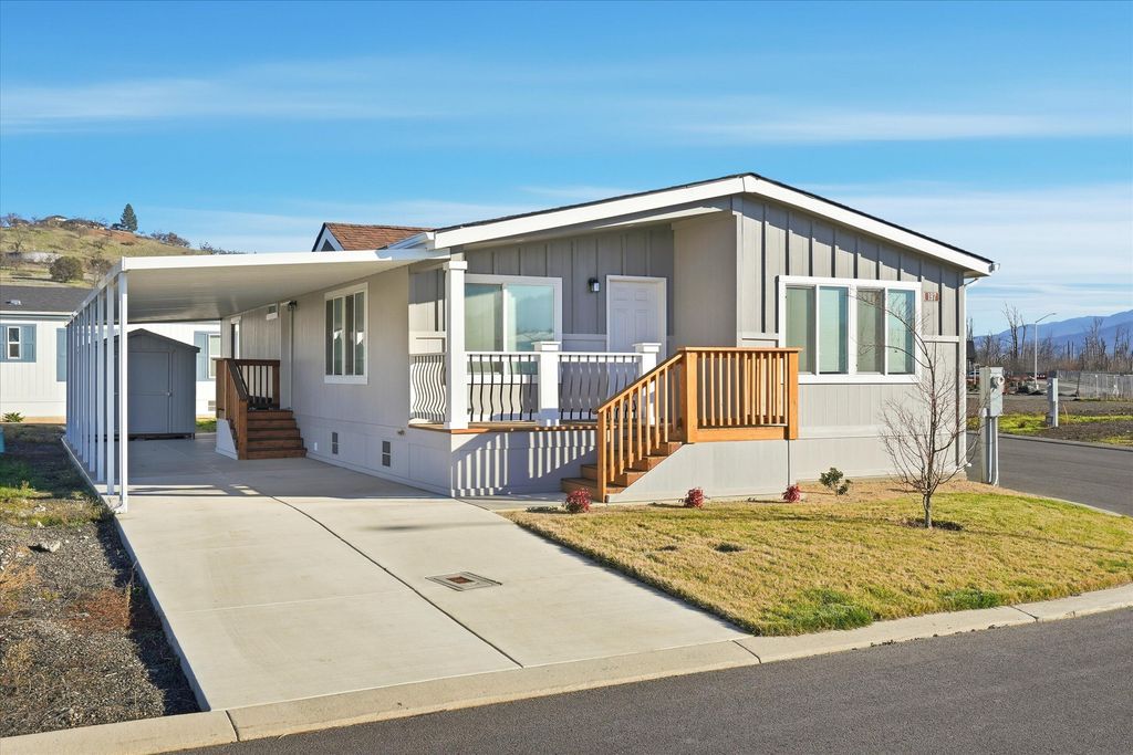 300 Luman Road 197, Phoenix, OR 97535