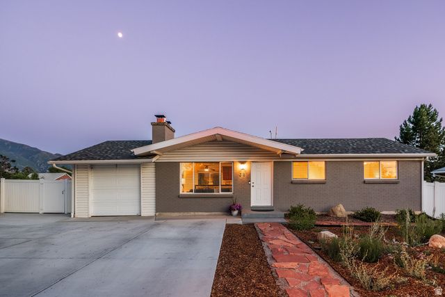 318 E DAVID CIR, Sandy, UT 84070