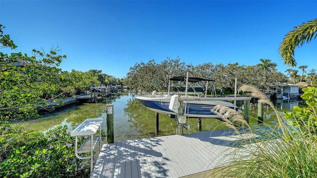 4712 HIGEL AVENUE, Sarasota, FL 34242