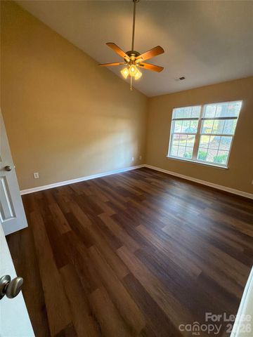 9329 Kendall Drive, Charlotte, NC 28214