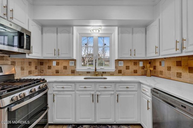 5 Travis Court, Monroe, NJ 08831