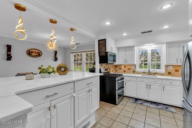 5 Travis Court, Monroe, NJ 08831