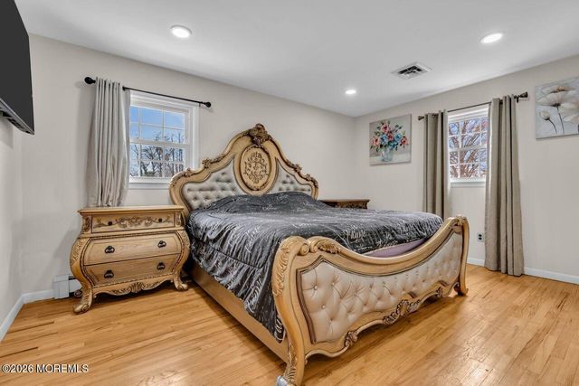 5 Travis Court, Monroe, NJ 08831