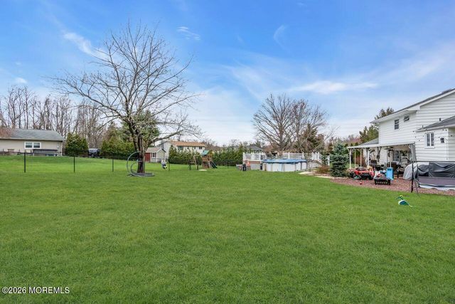 5 Travis Court, Monroe, NJ 08831