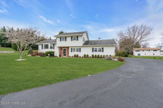 5 Travis Court, Monroe, NJ 08831