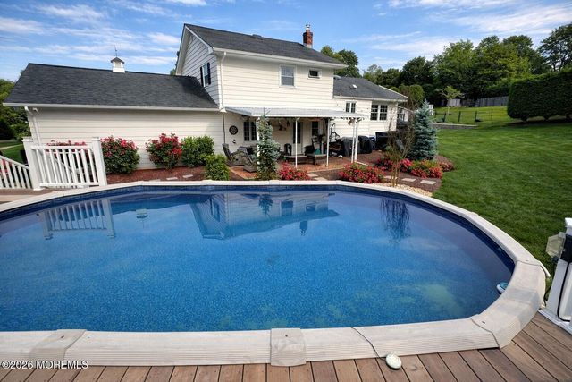 5 Travis Court, Monroe, NJ 08831