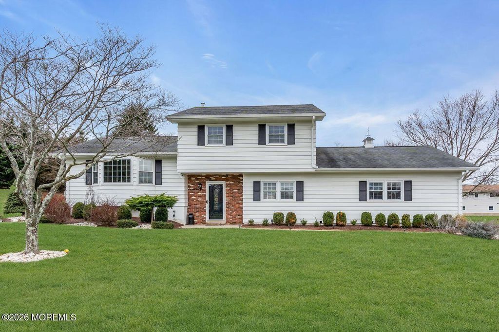 5 Travis Court, Monroe, NJ 08831