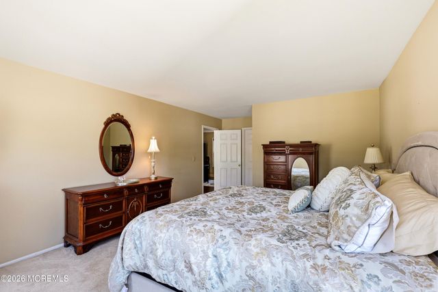 62 Heritage Drive, Howell, NJ 07731