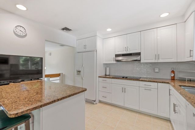 81 Goodale St, Peabody, MA 01960