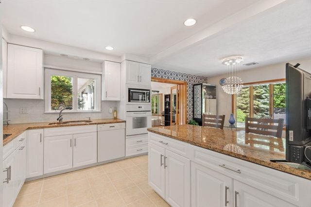 81 Goodale St, Peabody, MA 01960