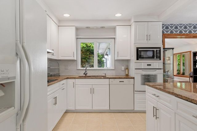 81 Goodale St, Peabody, MA 01960