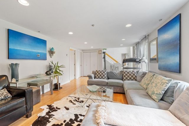 81 Goodale St, Peabody, MA 01960