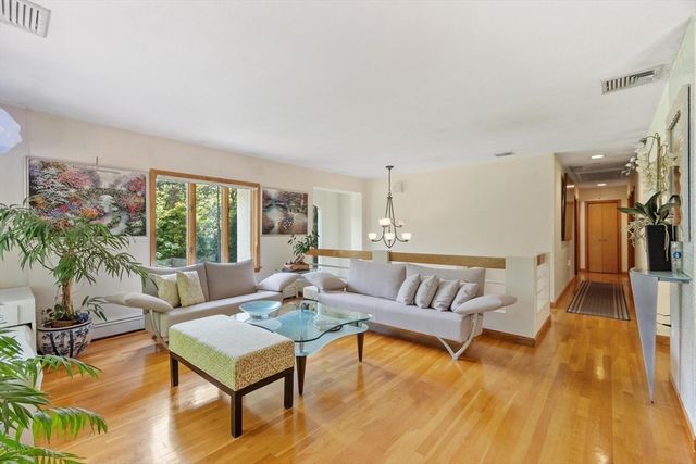 81 Goodale St, Peabody, MA 01960