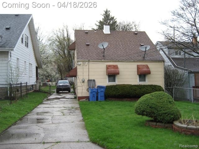 25613 Powers Avenue, Dearborn Heights, MI 48125