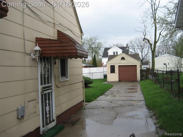 25613 Powers Avenue, Dearborn Heights, MI 48125