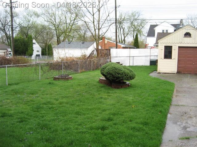25613 Powers Avenue, Dearborn Heights, MI 48125
