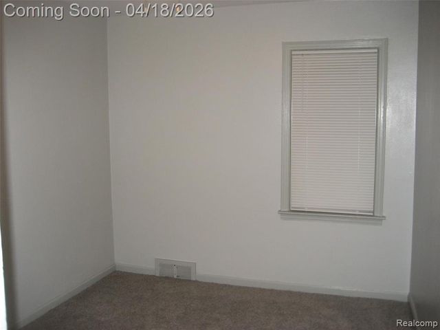 25613 Powers Avenue, Dearborn Heights, MI 48125