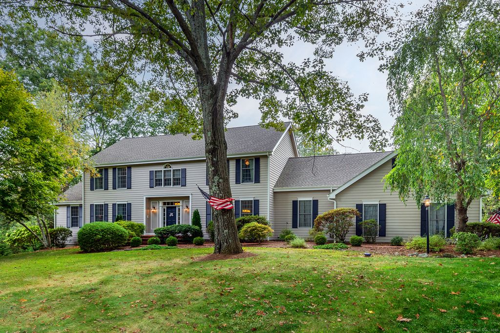 32 Sail Harbour Drive, New Fairfield, CT 06812