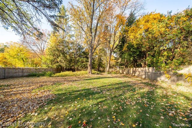 816 W 13 Mile Road, Royal Oak, MI 48073