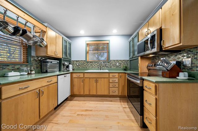 816 W 13 Mile Road, Royal Oak, MI 48073