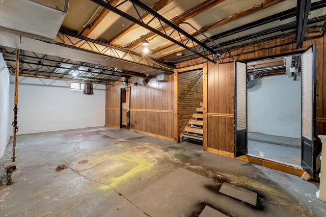 907 California Street NW, Grand Rapids, MI 49504