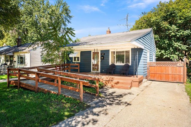 907 California Street NW, Grand Rapids, MI 49504