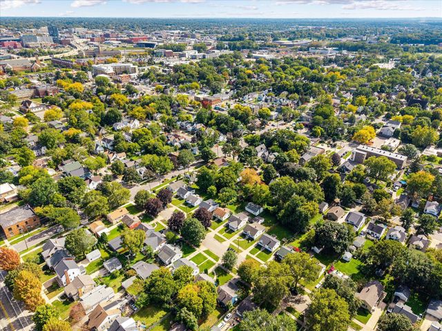907 California Street NW, Grand Rapids, MI 49504