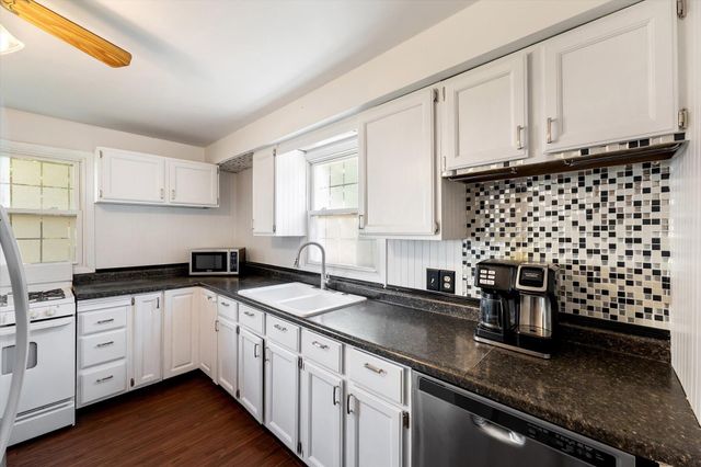 907 California Street NW, Grand Rapids, MI 49504