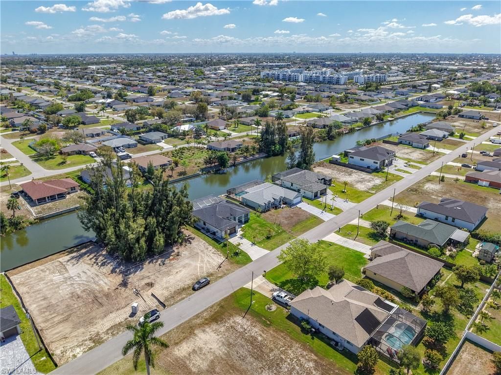 Image 4 of property listing at 427 7th AVE, Cape Coral, FL 33993