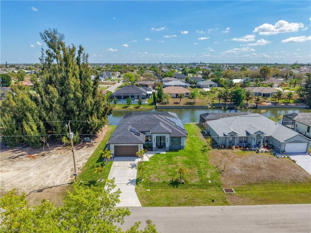 Image 8 of property listing at 427 7th AVE, Cape Coral, FL 33993