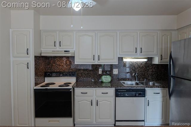 41708 Bedford Drive, Canton, MI 48187
