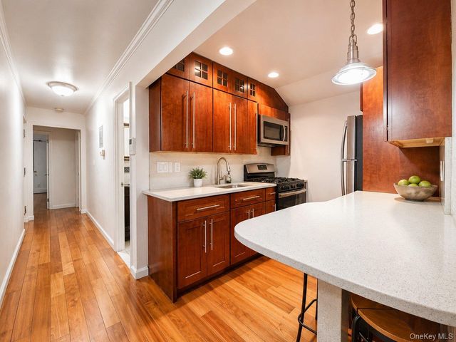 140-18 33rd Avenue 4, Flushing, NY 11354