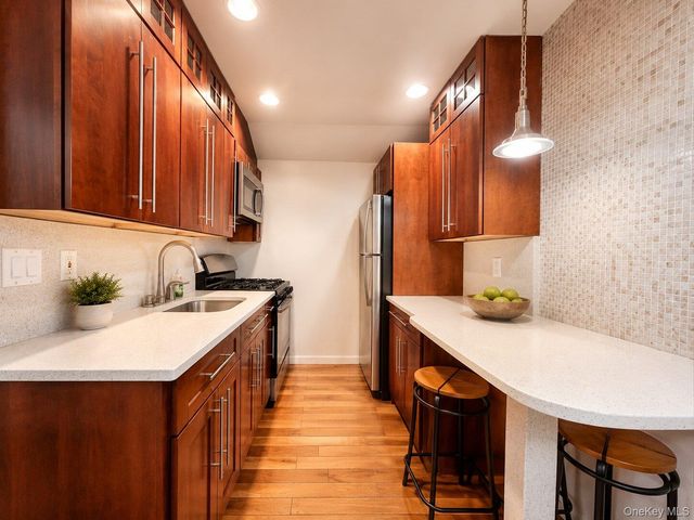 140-18 33rd Avenue 4, Flushing, NY 11354