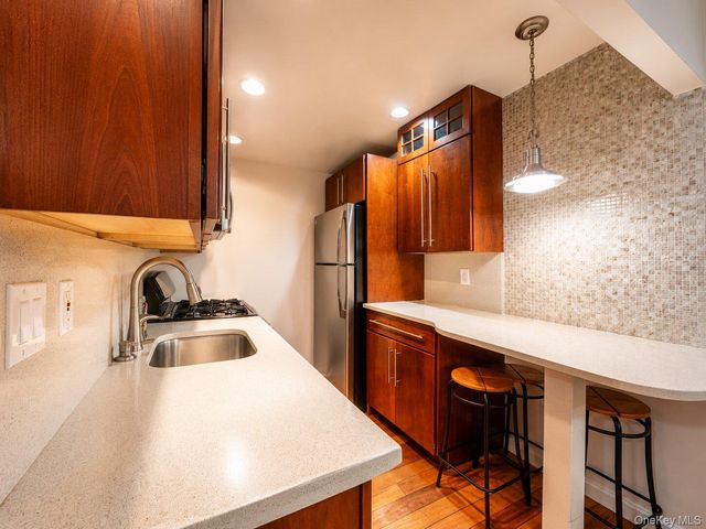 140-18 33rd Avenue 4, Flushing, NY 11354