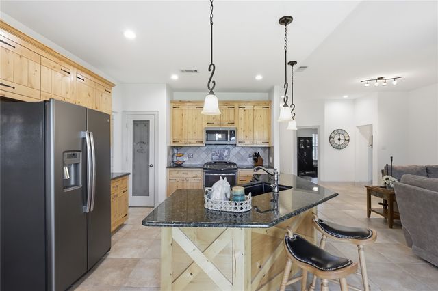 198 County Road 1262, Whitesboro, TX 76273