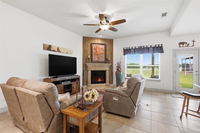 198 County Road 1262, Whitesboro, TX 76273